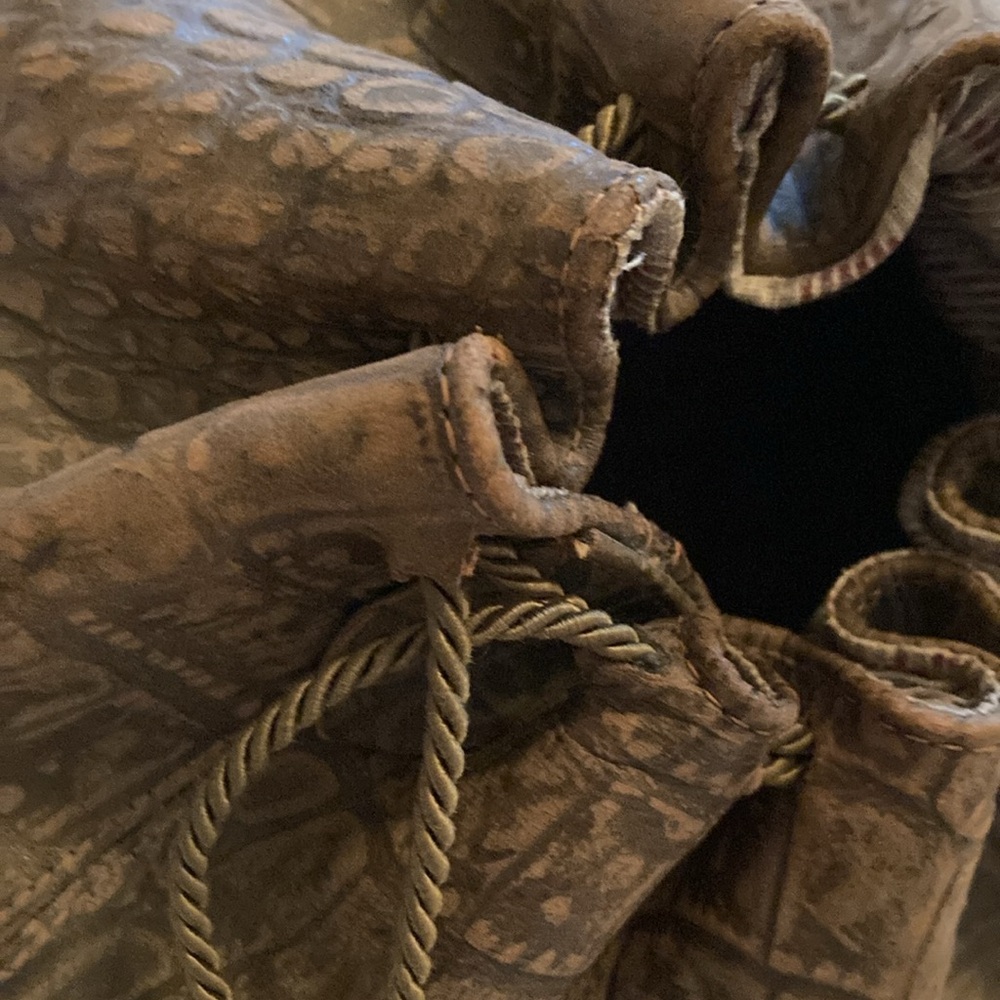 Antique crocodile pouch. - Picture 9 of 11